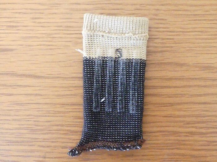 【セリア】イスの脚カバーはすぐに脱げるという常識を覆した！脚の形を気にせず使えるカバー