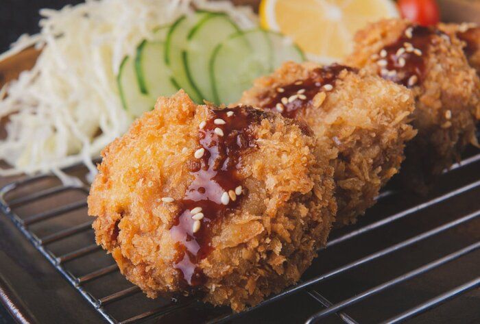 【管理栄養士監修】「メンチカツ」は太りやすい？気になるカロリーと炭水化物量まとめ