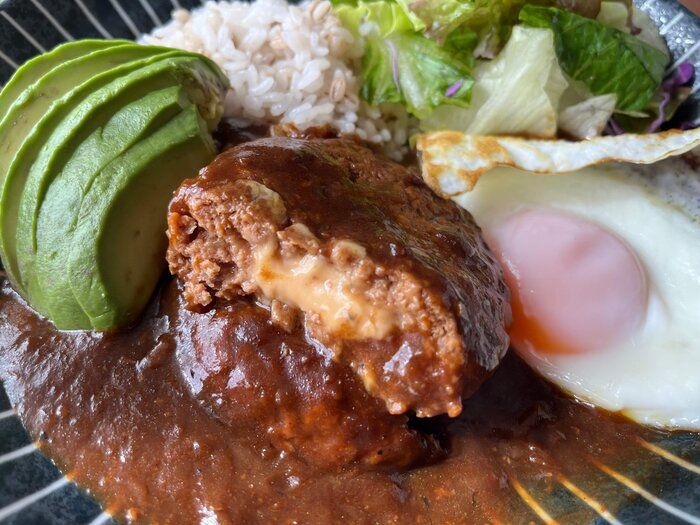 【無印良品】チーズinハンバーグがまるごと！ボリューム満点レトルトカレー