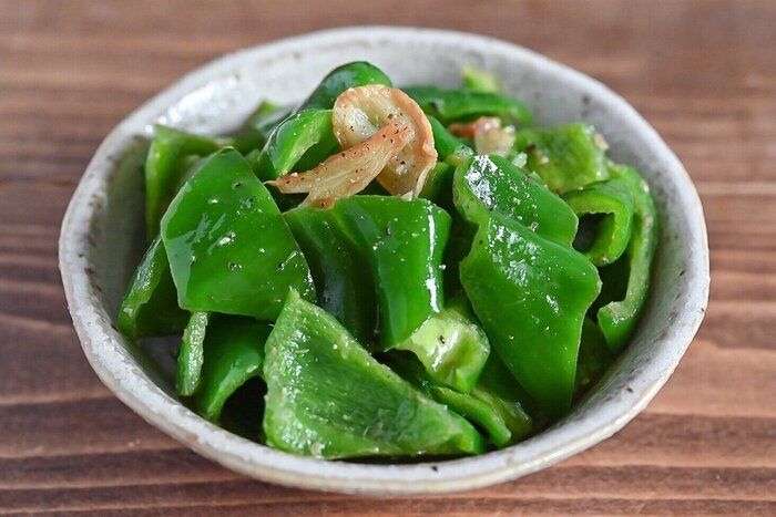 【旬食材】ピーマンはレモンよりビタミンCたっぷり！メイン食材ピーマンだけの簡単副菜レシピ3選