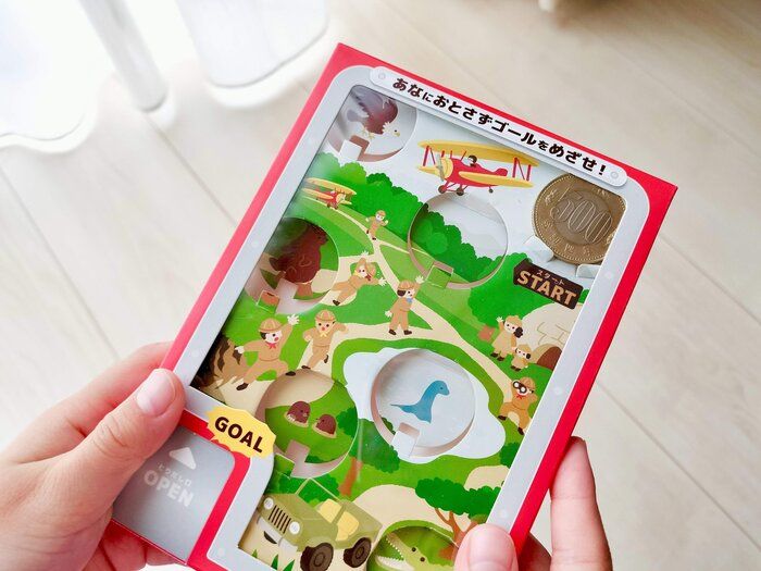 『落とし穴ボックス』で遊んでいるところ