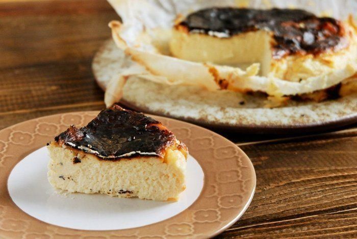 大人気″バスク風”チーズケーキが混ぜて焼くだけで簡単に作れちゃうって知ってた?