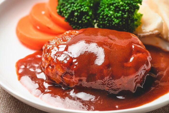 【管理栄養士監修】「ハンバーグ」は太りやすい？気になるカロリーと炭水化物量まとめ