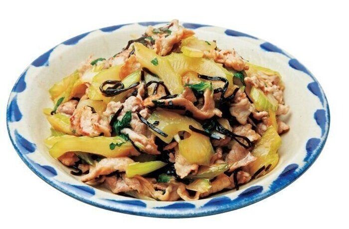シャキシャキセロリ＆塩昆布は◎！豚こま切れ肉とセロリの炒めもの