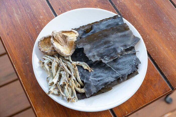 干しアンチョビ、昆布、椎茸