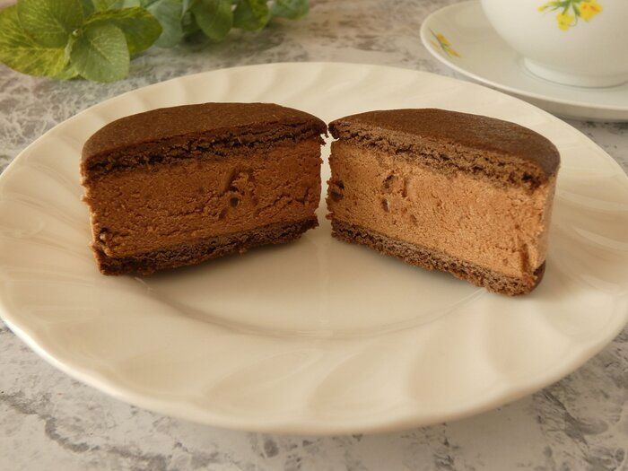 【ファミマ】大人気スイーツの新作「バタービスケットサンド　ダブルショコラ」は贅沢な味わいの本格的デザート