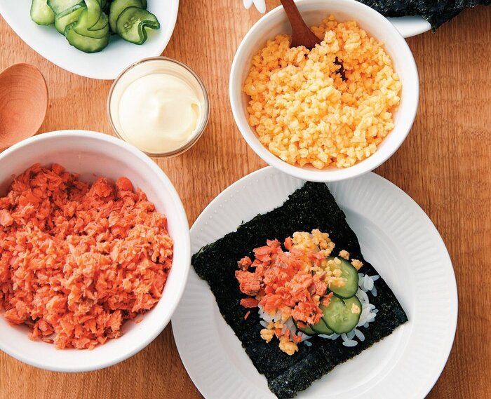 自家製鮭フレークならメインでもOK♪並べるだけ手巻きずし