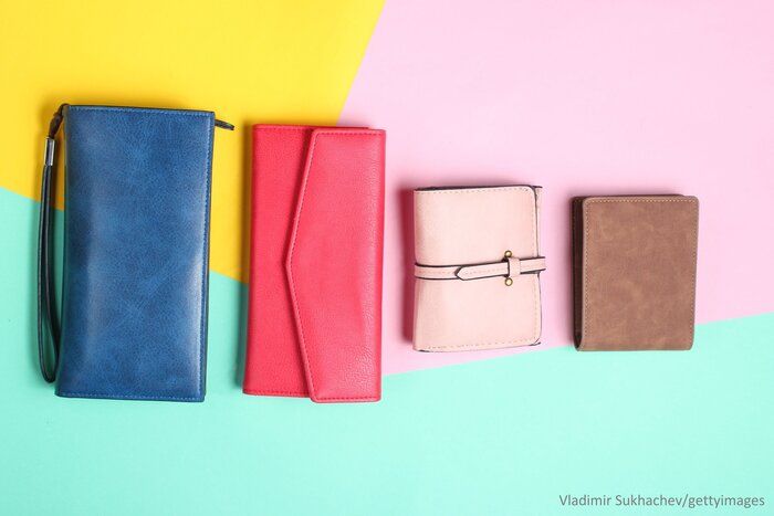 貯めてる人『カード類は最小限』貯まらない人『レシートやクーポン券もたんまり！』