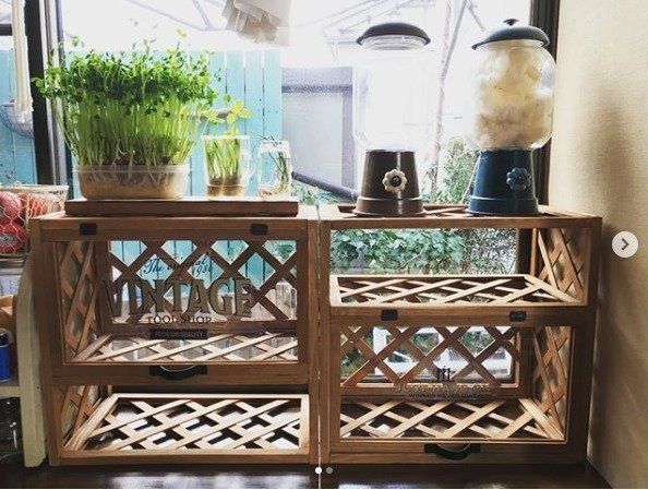 セリアのアイテムでつくる 高完成度のおしゃれシェルフ サンキュ