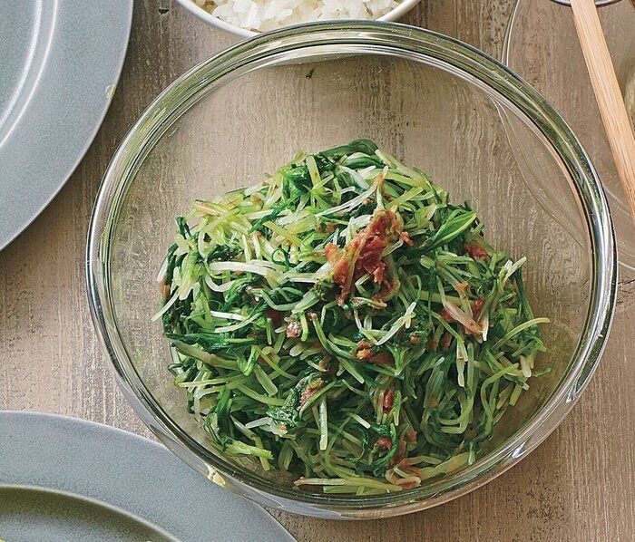 熱湯をかけるとしんなりして食べやすく！水菜の梅干しおかかあえ