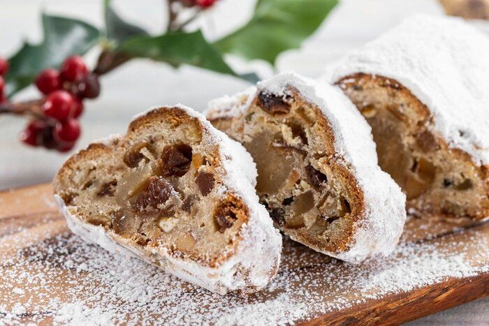 【管理栄養士監修】賞味期限切れの「シュトーレン」はいつまで食べられる？冷凍したものは？傷んだときの特徴や保存方法を解説！