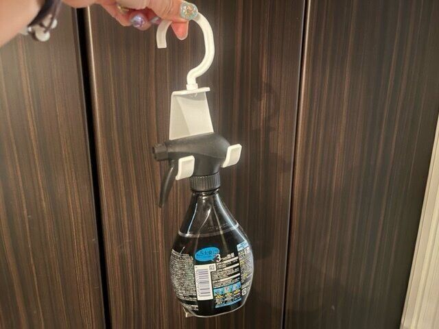 【セリア】これですっきり！いろいろな場所で大活躍！スプレーホルダー