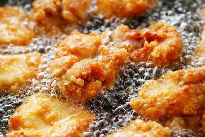 揚げ物など、脂っこい料理を減らせない人の処方箋【不摂生でも病気にならない人の習慣】 | サライ.jp|小学館の雑誌『サライ』公式サイト