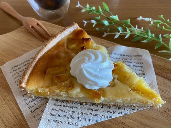 【コストコの新作巨大スイーツ】爽やかジューシーな「パイナップルタルト」を実食！