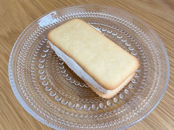 【セブン】リニューアルされた「ラムレーズンサンド」は上品な大人のアイス