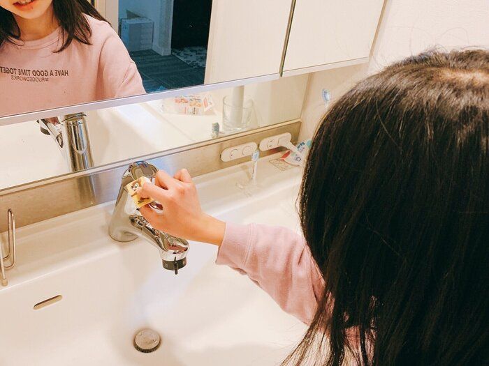 セリア「キャラクターが蛇口の上を走ってるみたい―！」子どもが掃除をしたくなるスポンジ