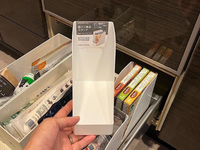 【ダイソー】クタッとなるキッチンの小物を立てて収納！便利なスキマ収納グッズ