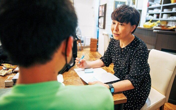 世帯年収150～200万が約3割。苦しい家計にあえぐシングルマザーと子どもたちに寄り添う