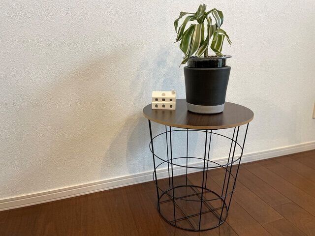 ダイソーで買える！インテリアにも馴染む。高見えオシャレなサイドテーブル