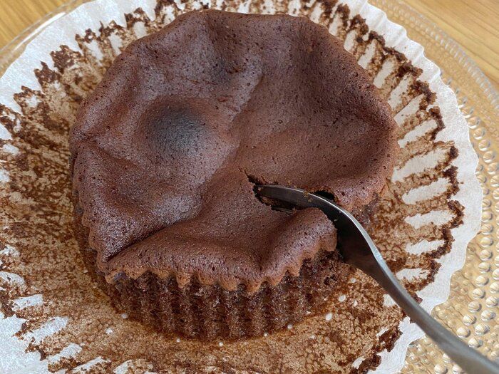 【セブン】濃厚でしゅわしゅわ〜！「しっとりちょこかすてら」が贅沢すぎる！