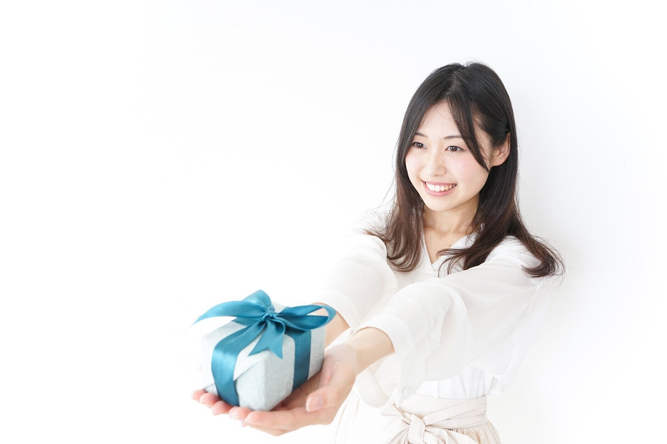 韓国語「ソンムル」の意味や使い方は？例文・発音方法もあわせて解説！