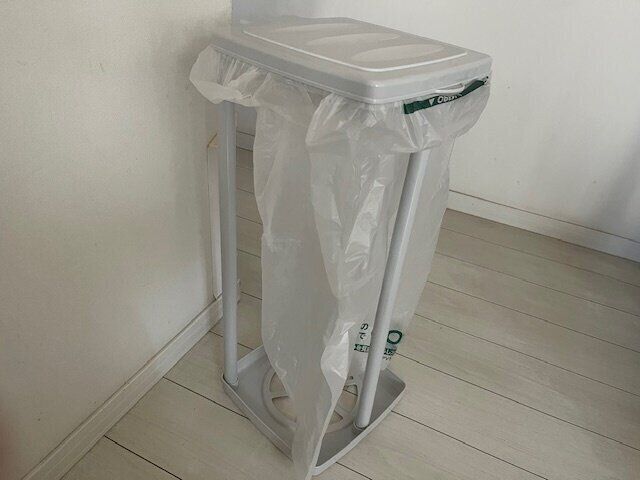 【ダイソー】これこの値段で買えるの？550円でも安すぎのゴミ箱ホルダー！