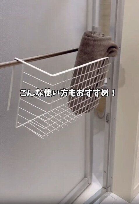 【ダイソー】浴室ドアに引っ掛けてバスタオル収納にも使える
