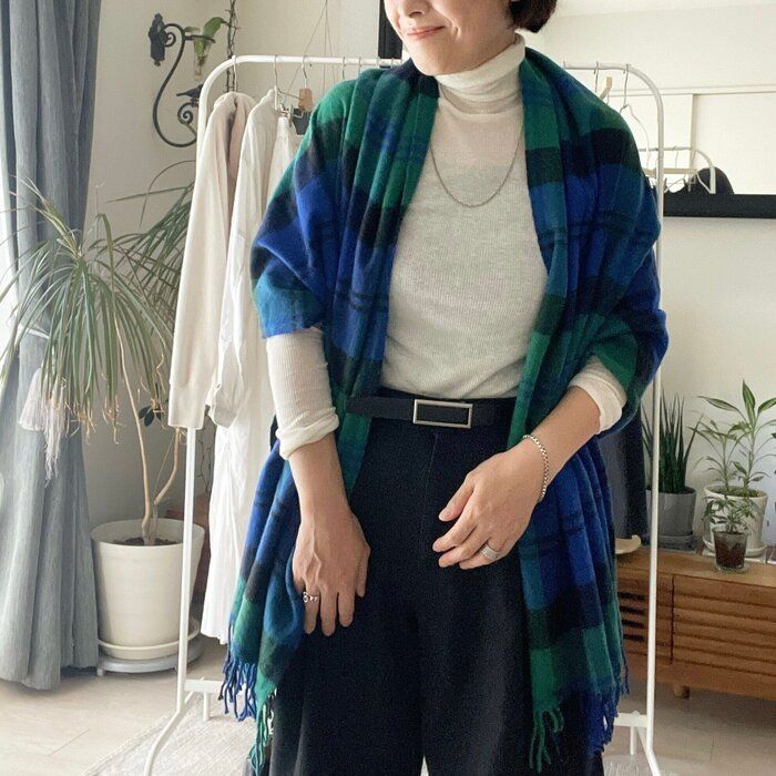 40代の冬のおしゃれに欠かせない、マフラーとストールのOKコーデ