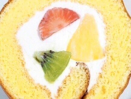 【シャトレーゼ】見た目も味もトロピカル！新作ロールケーキが絶品