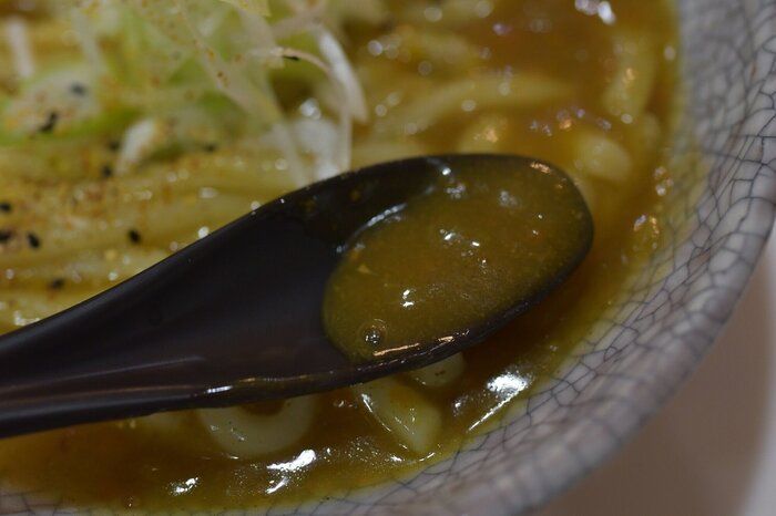 麺も合わせて100円でつくれる！業務スーパー「おとなの大盛りカレーうどんの素」のコスパが高すぎる