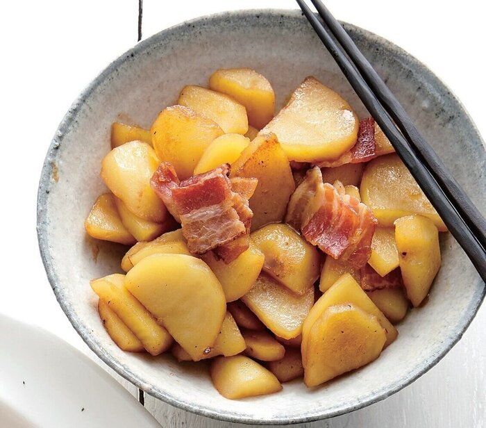 うまみがきいたパンチあるしょうゆ煮！じゃがいもとベーコンの煮もの