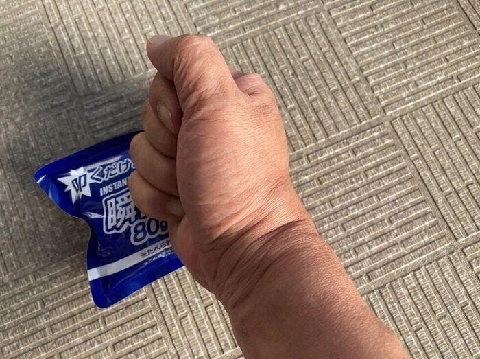 袋を叩けばすぐにひんやり！ダイソー「瞬間冷却」は文字どおり瞬間的に冷たくなる魔法のようなアイテム