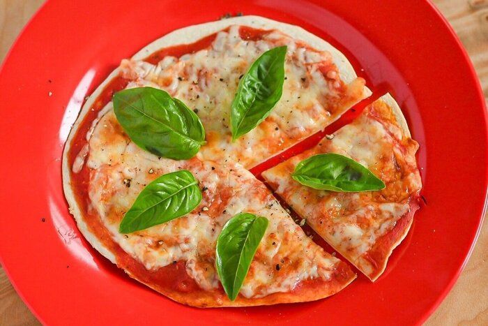 【カルディ】お店レベルのパリパリピザを手作りできる！冷凍のトルティーヤ生地が使える！おすすめピザレシピ2選