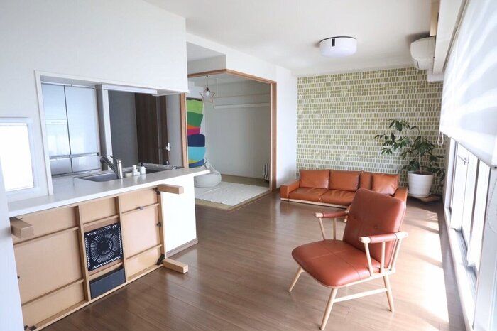 ズボラでも置かない！テーブルやカウンターの“ちょい置き防止”を意識づける大胆作戦