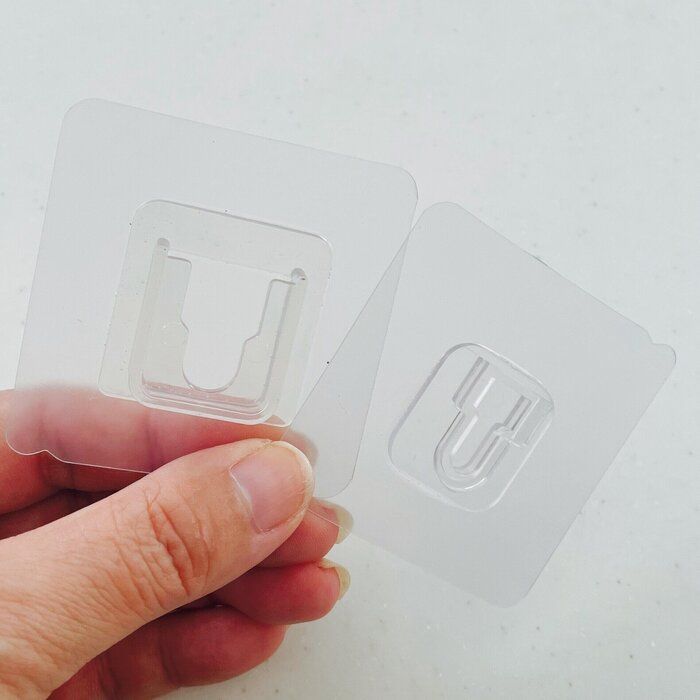 【ダイソー】生活感が出るティッシュが浮く！空中収納できるコスパ最強フックが使える！