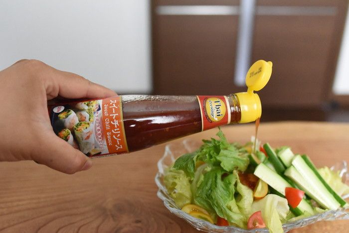 いつものサラダに「スイートチリソース」をかければ、一気にアジアンテイストのサラダに。