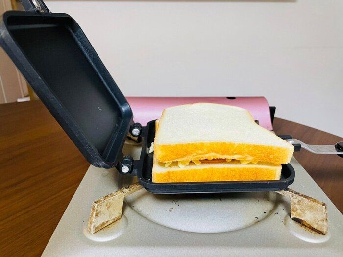 【ダイソー】おうちでキャンプで大活躍！1台は持っておきたい「ホットサンドメーカー」