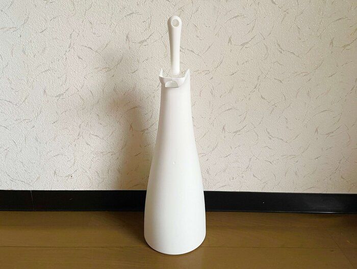 オシャレなほうきとちりとりはワッツにあった！スタンド式にも吊り下げ式にもなるなんて！