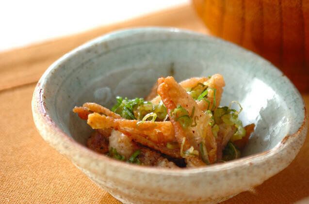 鶏皮を使ったレシピ40選！定番からおつまみ・さっぱりまで一挙紹介！