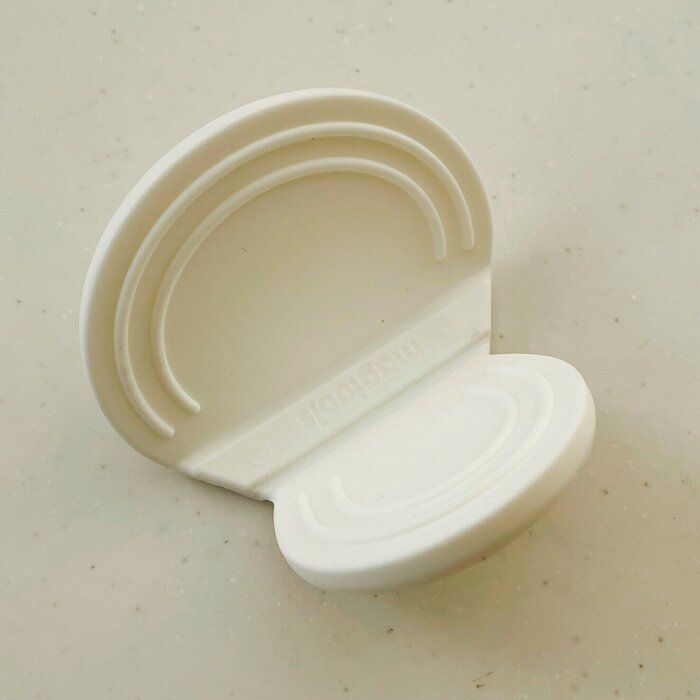 【ダイソー】使ったら便利な「マグネット付きお皿キャッチ」が手放せない！