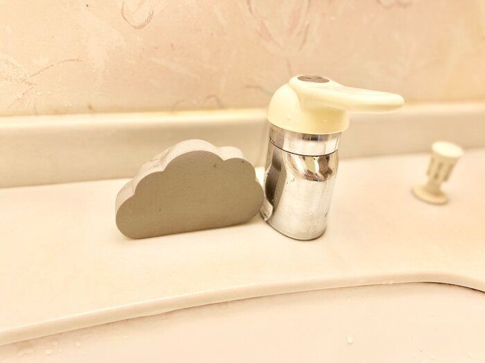 【キャンドゥ】水あかをラクに予防！しかもかわいい「雲型スポンジ」が使える！