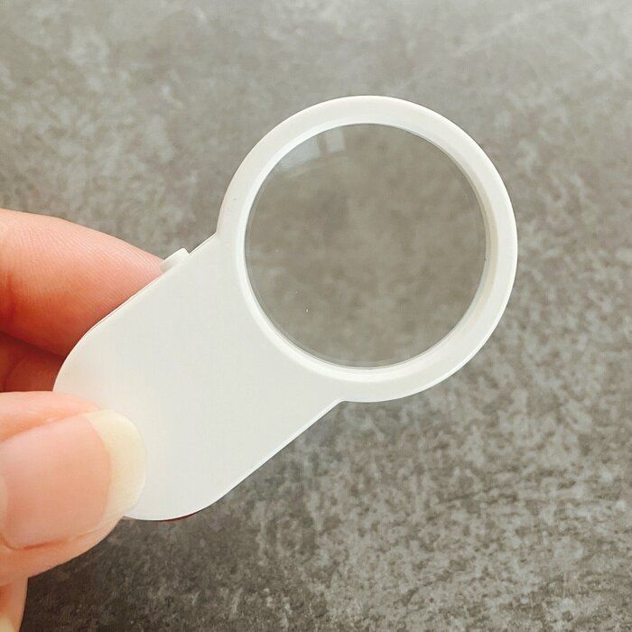 【ダイソー】小さな文字が見にくくなった私が老眼鏡を買う前に購入した商品！