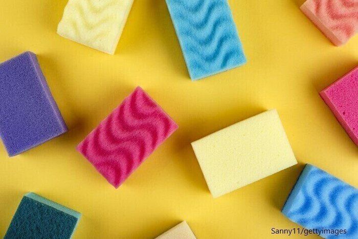 掃除のプロが愛用するダイソー「マイクロファイバーキッチンスポンジ」