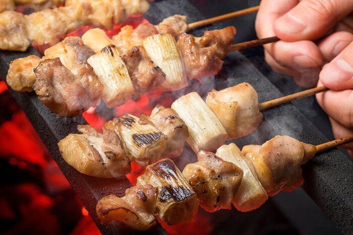 【管理栄養士監修】「焼き鳥」は太りやすい？気になるカロリーと炭水化物量まとめ