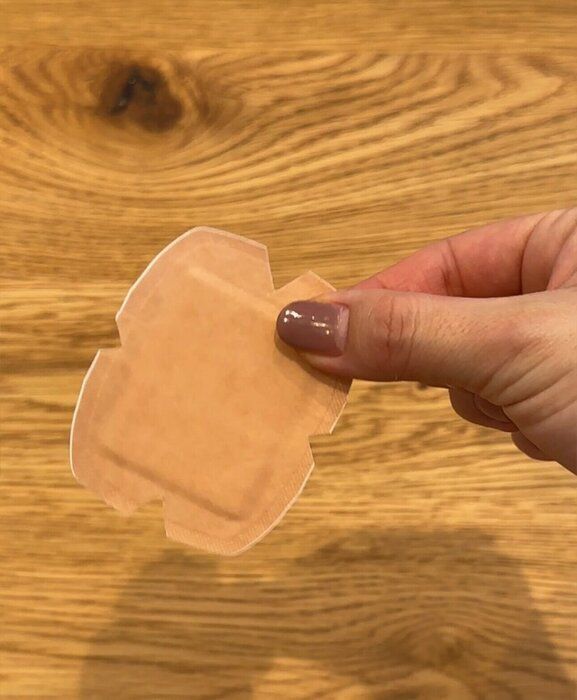 【ライフスタイル】関節に貼る絆創膏を取れにくくする方法とは!?