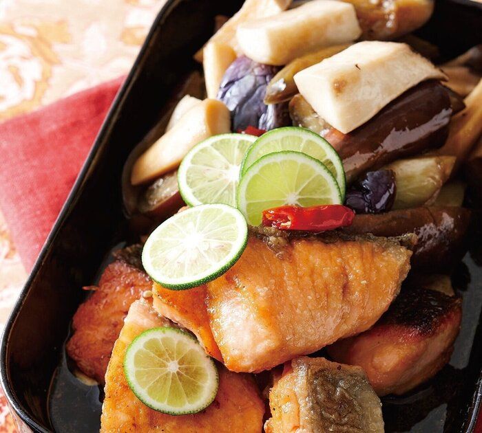 みんなの好きな南蛮漬け風！鮭となすときのこの焼き漬け