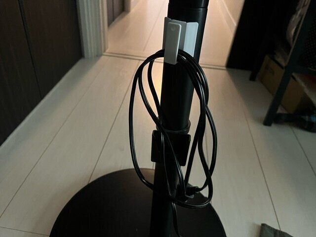 【セリア】これ考えた人すごい！曲面に貼れるのが今までなかったコードフック