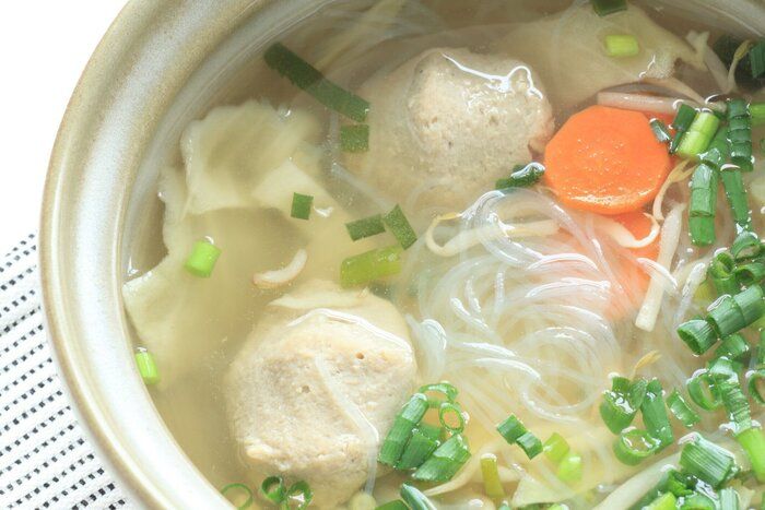 アジア料理、魚のボールと春雨