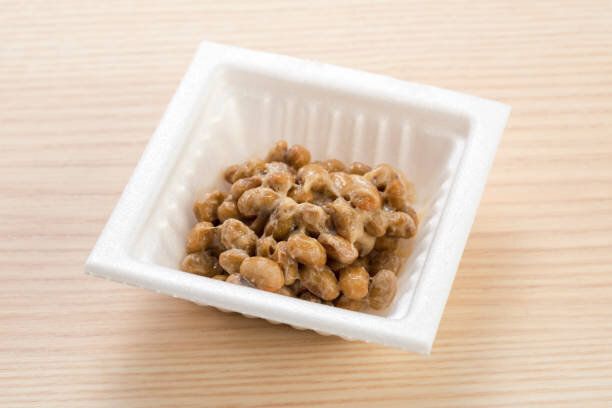 納豆は大豆による伝統的な日本食です。