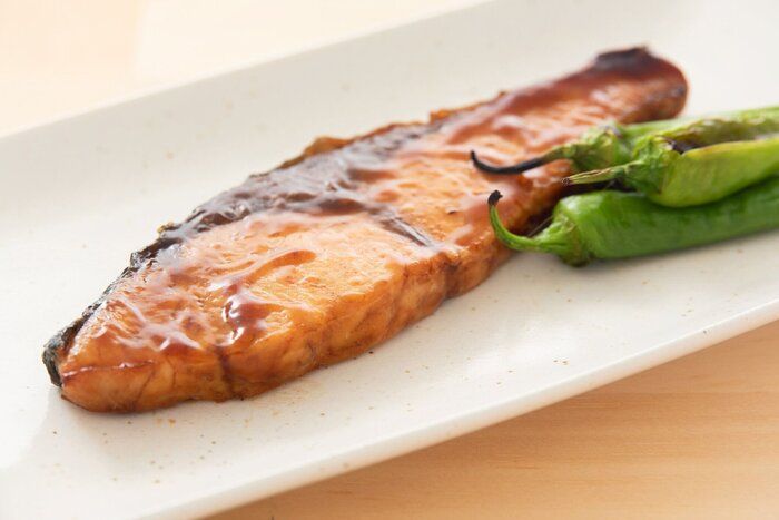 【管理栄養士監修】気になる「ブリの照り焼き」のカロリーや炭水化物量とは？食べる際に押さえるべきポイントを紹介